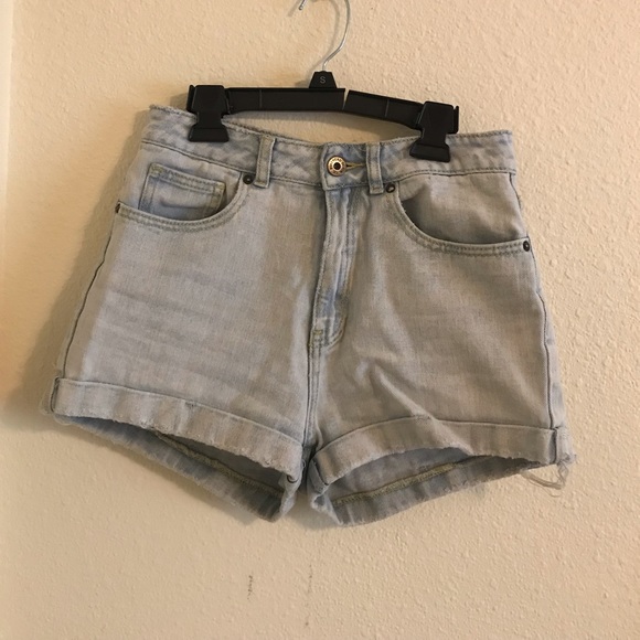 Bullhead Distressed Mom Short - Picture 3 of 7